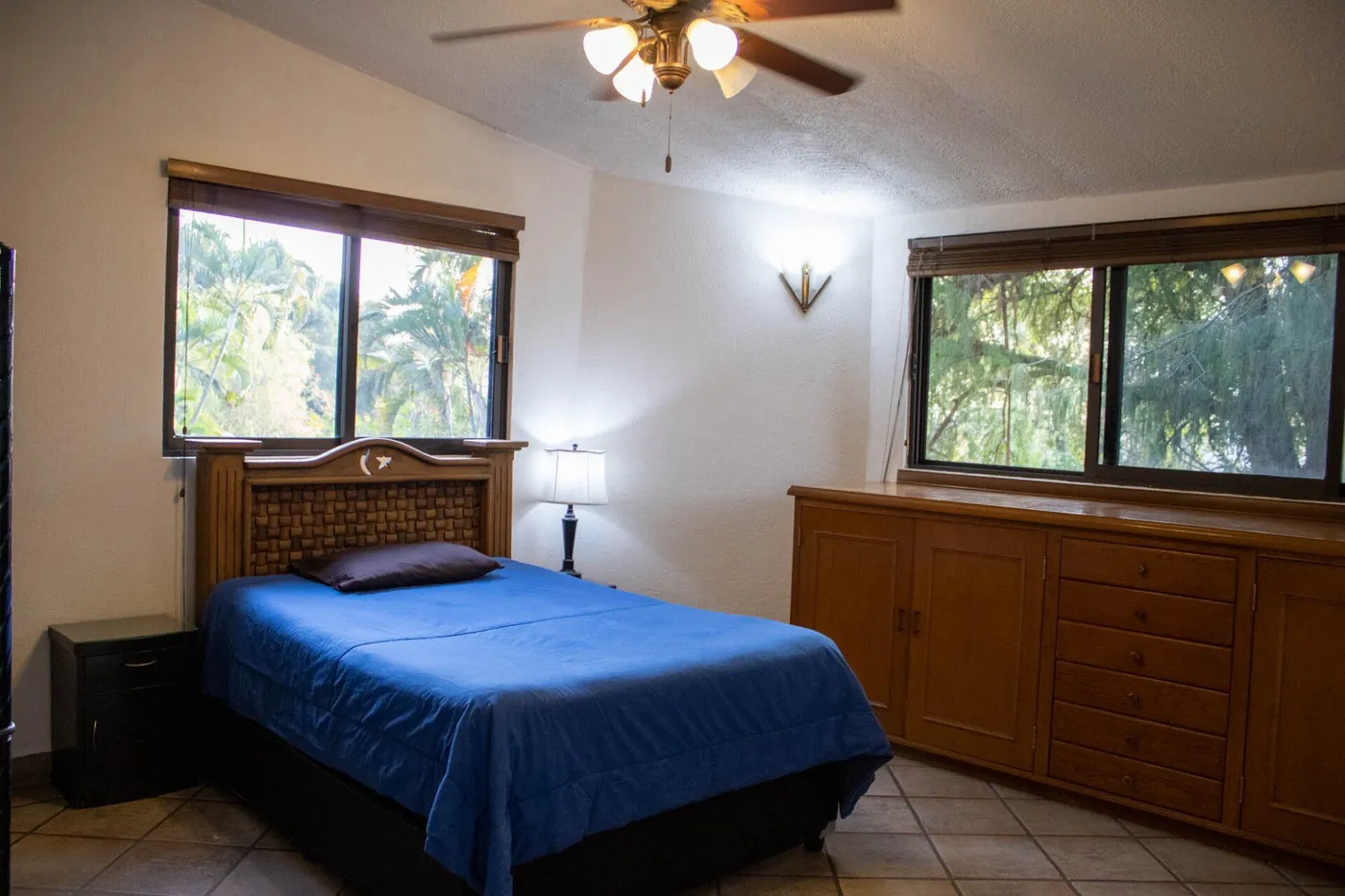 Habitación privada con vista a los jardines en CESMA